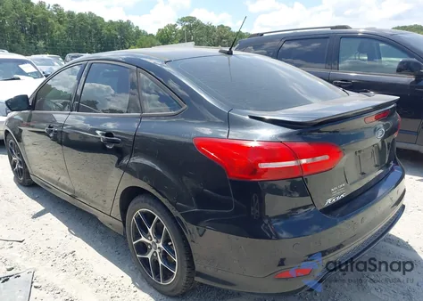 2015 Ford Focus Se z USA, uszkodzony, nr VIN 1FADP3F29FL252348